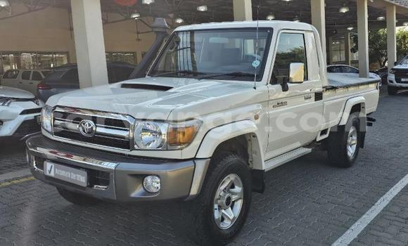 Buy Used Toyota Land Cruiser White Car in Windhoek in Namibia Buy Used Toyota Land Cruiser White Car in Windhoek in Namibia
