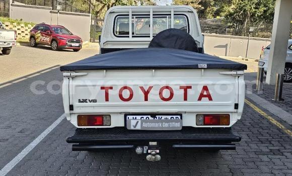 Buy Used Toyota Land Cruiser White Car in Windhoek in Namibia Buy Used Toyota Land Cruiser White Car in Windhoek in Namibia