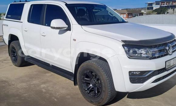 Buy Used Volkswagen Amarok White Car in Windhoek in Namibia