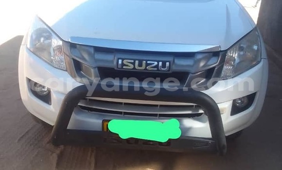 Acheter Occasion Voiture Isuzu KB Blanc à Grootfontein, Namibie Acheter Occasion Voiture Isuzu KB Blanc à Grootfontein, Namibie