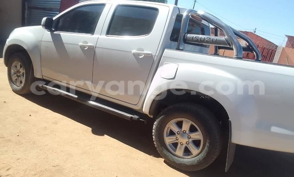 Acheter Occasion Voiture Isuzu KB Blanc à Grootfontein, Namibie Acheter Occasion Voiture Isuzu KB Blanc à Grootfontein, Namibie