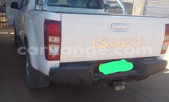 Acheter Occasion Voiture Isuzu KB Blanc à Grootfontein, Namibie Acheter Occasion Voiture Isuzu KB Blanc à Grootfontein, Namibie