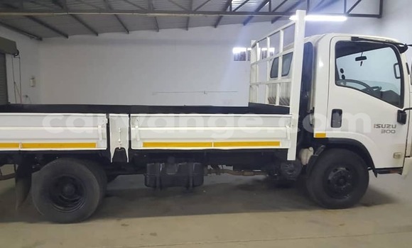 Acheter Occasion Utilitaire Isuzu FTR 850 Blanc à Grootfontein, Namibie Acheter Occasion Utilitaire Isuzu FTR 850 Blanc à Grootfontein, Namibie