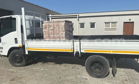 Acheter Occasion Utilitaire Isuzu FTR 850 Blanc à Grootfontein, Namibie Acheter Occasion Utilitaire Isuzu FTR 850 Blanc à Grootfontein, Namibie