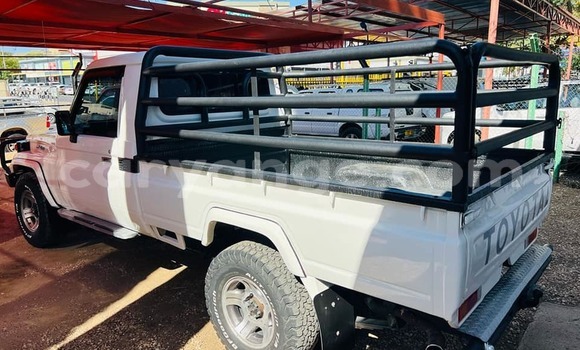 Buy Used Toyota Land Cruiser White Car in Bethanien in Karas Buy Used Toyota Land Cruiser White Car in Bethanien in Karas