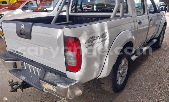 Buy Used Nissan NP 300 White Car in Gobabis in Omaheke Buy Used Nissan NP 300 White Car in Gobabis in Omaheke