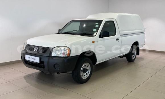Buy Used Nissan NP 300 White Car in Gobabis in Omaheke Buy Used Nissan NP 300 White Car in Gobabis in Omaheke
