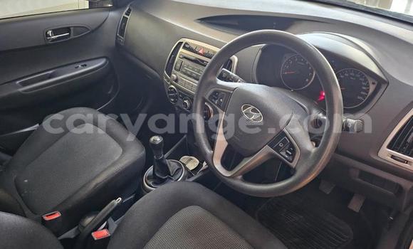 Acheter Occasion Voiture Hyundai I20 Blanc à Gobabis, Omaheke Acheter Occasion Voiture Hyundai I20 Blanc à Gobabis, Omaheke