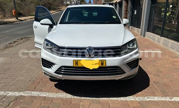 Buy Used Volkswagen Touareg White Car in Windhoek in Namibia