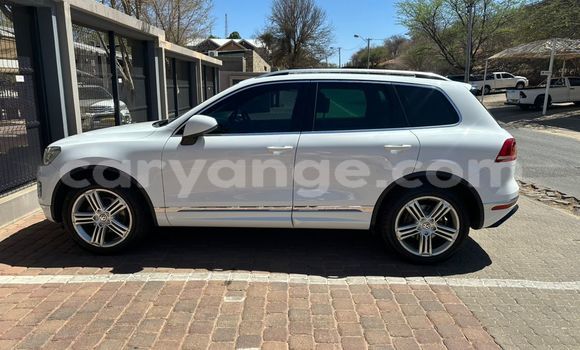 Acheter Occasion Voiture Volkswagen Touareg Blanc à Windhoek, Namibie Acheter Occasion Voiture Volkswagen Touareg Blanc à Windhoek, Namibie