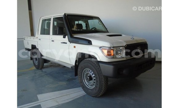 Acheter Import Voiture Toyota Land Cruiser Blanc à Import - Dubai, Namibie Acheter Import Voiture Toyota Land Cruiser Blanc à Import - Dubai, Namibie