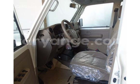 Acheter Import Voiture Toyota Land Cruiser Blanc à Import - Dubai, Namibie Acheter Import Voiture Toyota Land Cruiser Blanc à Import - Dubai, Namibie