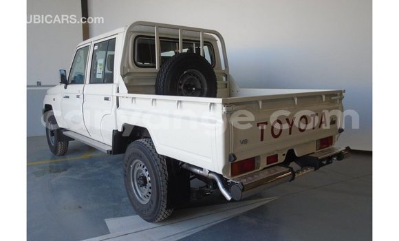 Acheter Import Voiture Toyota Land Cruiser Blanc à Import - Dubai, Namibie Acheter Import Voiture Toyota Land Cruiser Blanc à Import - Dubai, Namibie