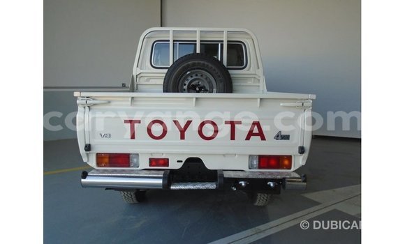 Acheter Import Voiture Toyota Land Cruiser Blanc à Import - Dubai, Namibie Acheter Import Voiture Toyota Land Cruiser Blanc à Import - Dubai, Namibie