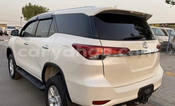 Acheter Occasion Voiture Toyota Fortuner Blanc à Windhoek, Namibie Acheter Occasion Voiture Toyota Fortuner Blanc à Windhoek, Namibie