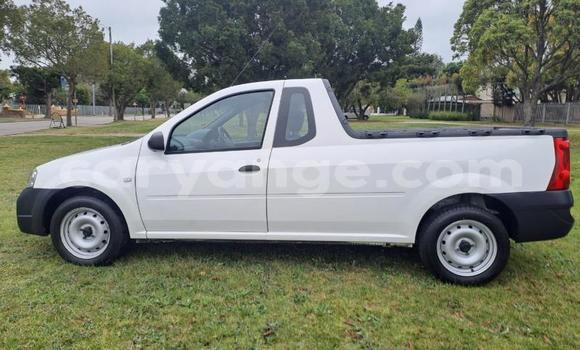 Acheter Occasion Voiture Nissan NP 300 Blanc à Windhoek, Namibie Acheter Occasion Voiture Nissan NP 300 Blanc à Windhoek, Namibie