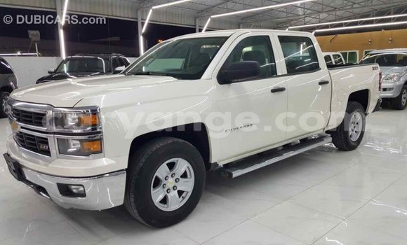 Acheter Import Voiture Chevrolet Silverado Blanc à Import - Dubai, Namibie Acheter Import Voiture Chevrolet Silverado Blanc à Import - Dubai, Namibie