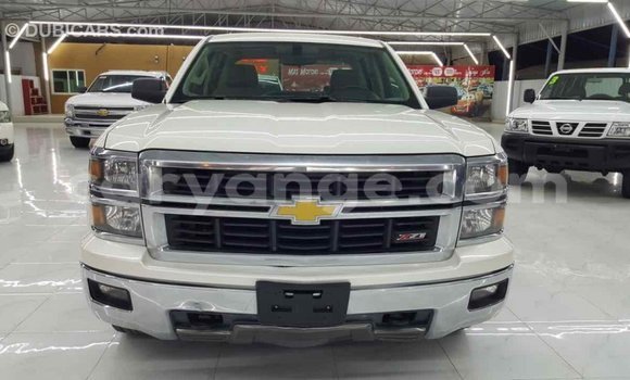 Acheter Import Voiture Chevrolet Silverado Blanc à Import - Dubai, Namibie Acheter Import Voiture Chevrolet Silverado Blanc à Import - Dubai, Namibie