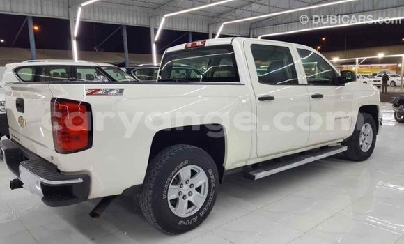 Acheter Import Voiture Chevrolet Silverado Blanc à Import - Dubai, Namibie Acheter Import Voiture Chevrolet Silverado Blanc à Import - Dubai, Namibie