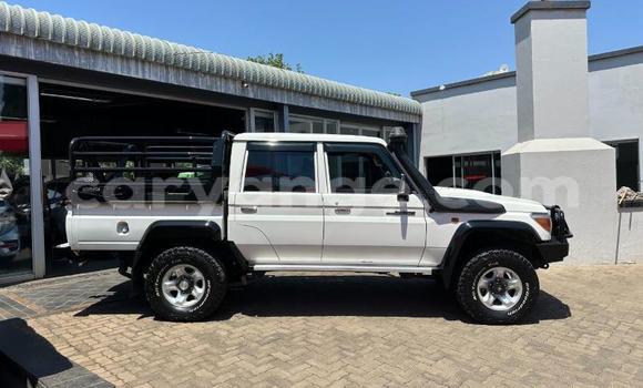Buy Used Toyota Land Cruiser White Car in Windhoek in Namibia Buy Used Toyota Land Cruiser White Car in Windhoek in Namibia