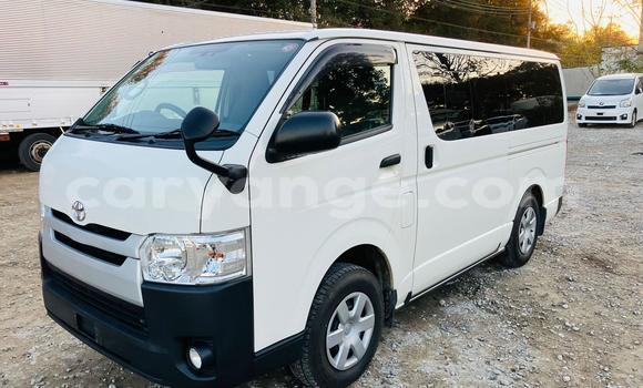 Buy Used Toyota Hi Ace White Car in Windhoek in Namibia Buy Used Toyota Hi Ace White Car in Windhoek in Namibia