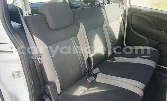 Acheter Occasion Voiture Fiat Doblo Blanc à Windhoek, Namibie Acheter Occasion Voiture Fiat Doblo Blanc à Windhoek, Namibie