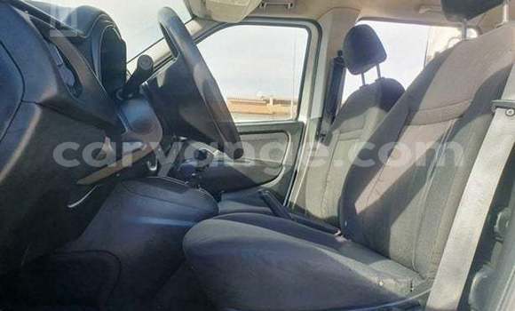 Acheter Occasion Voiture Fiat Doblo Blanc à Windhoek, Namibie Acheter Occasion Voiture Fiat Doblo Blanc à Windhoek, Namibie