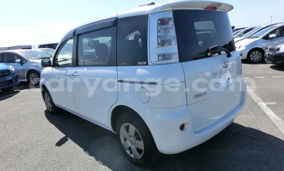 Buy Used Toyota Sienta White Car in Windhoek in Namibia Buy Used Toyota Sienta White Car in Windhoek in Namibia