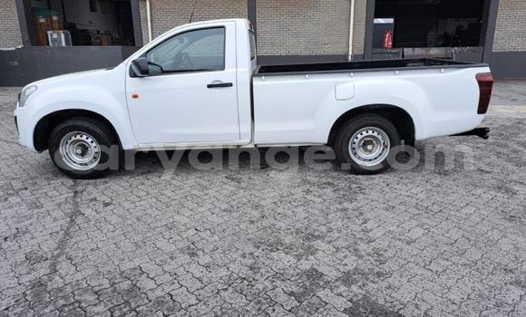 Buy Used Isuzu D–MAX White Car in Windhoek in Namibia Buy Used Isuzu D–MAX White Car in Windhoek in Namibia