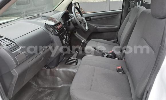 Buy Used Isuzu D–MAX White Car in Windhoek in Namibia Buy Used Isuzu D–MAX White Car in Windhoek in Namibia