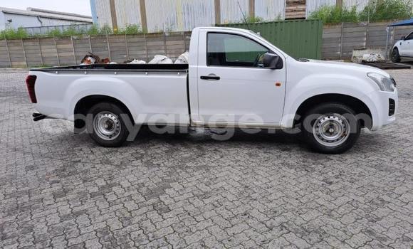 Buy Used Isuzu D–MAX White Car in Windhoek in Namibia Buy Used Isuzu D–MAX White Car in Windhoek in Namibia