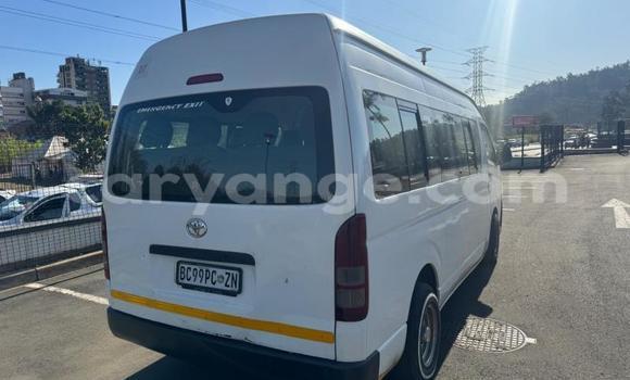 Buy Used Toyota Hi Ace White Car in Gobabis in Omaheke Buy Used Toyota Hi Ace White Car in Gobabis in Omaheke