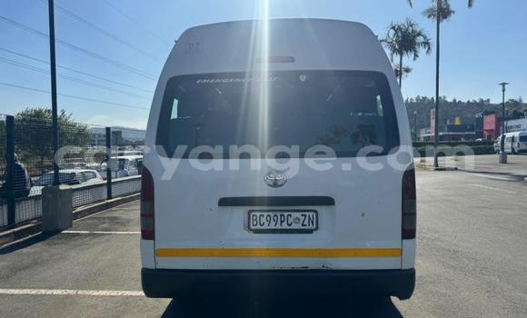 Buy Used Toyota Hi Ace White Car in Gobabis in Omaheke Buy Used Toyota Hi Ace White Car in Gobabis in Omaheke