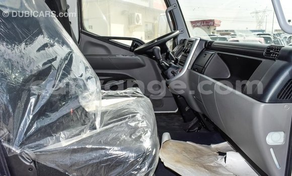 Acheter Import Voiture Mitsubishi Carisma Blanc à Import - Dubai, Namibie Acheter Import Voiture Mitsubishi Carisma Blanc à Import - Dubai, Namibie