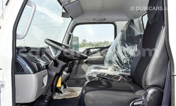 Acheter Import Voiture Mitsubishi Carisma Blanc à Import - Dubai, Namibie Acheter Import Voiture Mitsubishi Carisma Blanc à Import - Dubai, Namibie