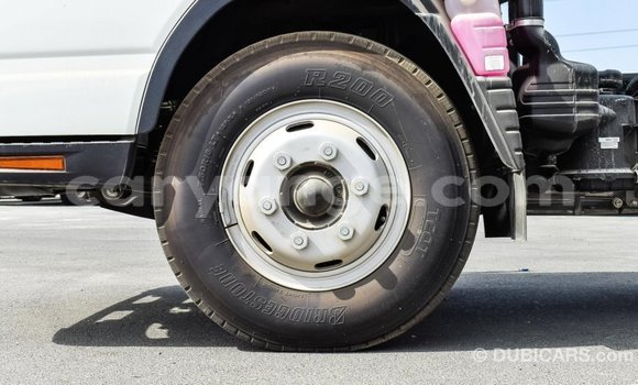 Acheter Import Voiture Mitsubishi Carisma Blanc à Import - Dubai, Namibie Acheter Import Voiture Mitsubishi Carisma Blanc à Import - Dubai, Namibie