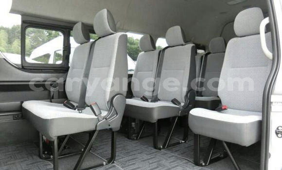 Acheter Occasion Voiture Toyota Hi Ace Gris à Windhoek, Namibie Acheter Occasion Voiture Toyota Hi Ace Gris à Windhoek, Namibie