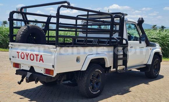 Buy Used Toyota Land Cruiser White Car in Windhoek in Namibia Buy Used Toyota Land Cruiser White Car in Windhoek in Namibia