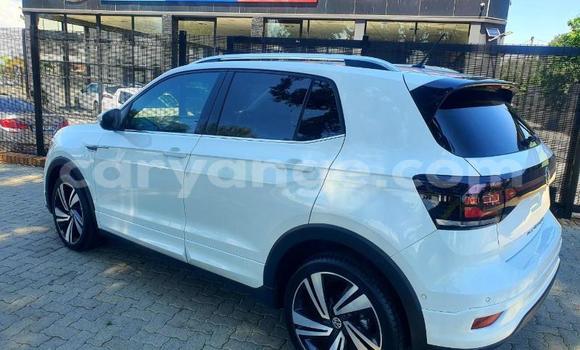 Acheter Occasion Voiture Volkswagen T-Roc Blanc à Windhoek, Namibie Acheter Occasion Voiture Volkswagen T-Roc Blanc à Windhoek, Namibie