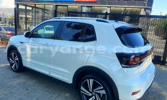 Acheter Occasion Voiture Volkswagen T-Roc Blanc à Windhoek, Namibie Acheter Occasion Voiture Volkswagen T-Roc Blanc à Windhoek, Namibie