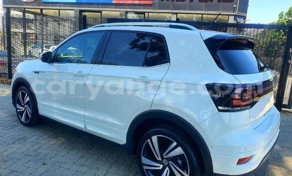Acheter Occasion Voiture Volkswagen T-Roc Blanc à Windhoek, Namibie Acheter Occasion Voiture Volkswagen T-Roc Blanc à Windhoek, Namibie