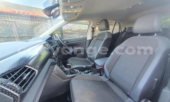 Acheter Occasion Voiture Volkswagen T-Roc Blanc à Windhoek, Namibie Acheter Occasion Voiture Volkswagen T-Roc Blanc à Windhoek, Namibie