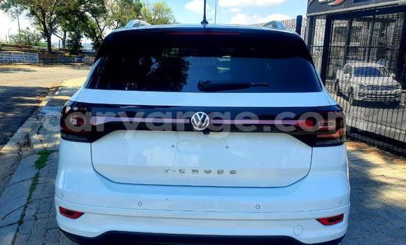 Acheter Occasion Voiture Volkswagen T-Roc Blanc à Windhoek, Namibie Acheter Occasion Voiture Volkswagen T-Roc Blanc à Windhoek, Namibie