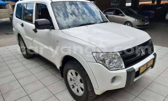 Buy Used Mitsubishi Pajero White Car in Windhoek in Namibia Buy Used Mitsubishi Pajero White Car in Windhoek in Namibia