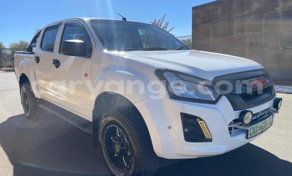 Buy Used Isuzu KB White Car in Gobabis in Omaheke