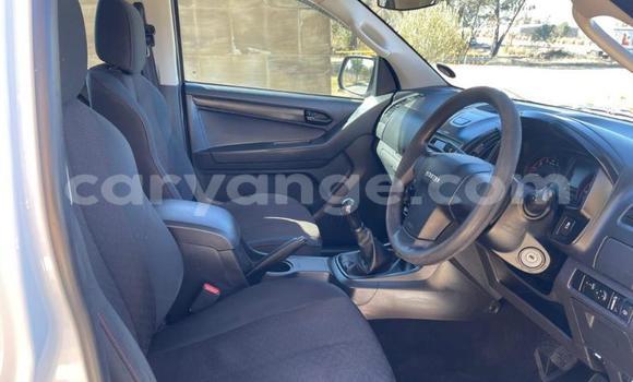 Buy Used Isuzu KB White Car in Gobabis in Omaheke Buy Used Isuzu KB White Car in Gobabis in Omaheke