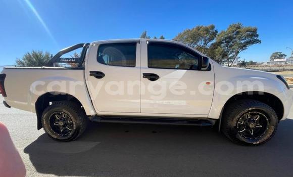 Buy Used Isuzu KB White Car in Gobabis in Omaheke Buy Used Isuzu KB White Car in Gobabis in Omaheke
