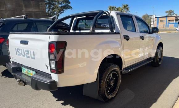 Buy Used Isuzu KB White Car in Gobabis in Omaheke Buy Used Isuzu KB White Car in Gobabis in Omaheke