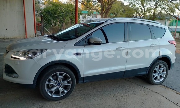 Acheter Occasion Voiture Ford Kuga Blanc à Windhoek, Namibie Acheter Occasion Voiture Ford Kuga Blanc à Windhoek, Namibie