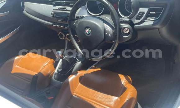 Acheter Occasion Voiture Alfa Romeo Giulietta Blanc à Import - Dubai, Namibie Acheter Occasion Voiture Alfa Romeo Giulietta Blanc à Import - Dubai, Namibie